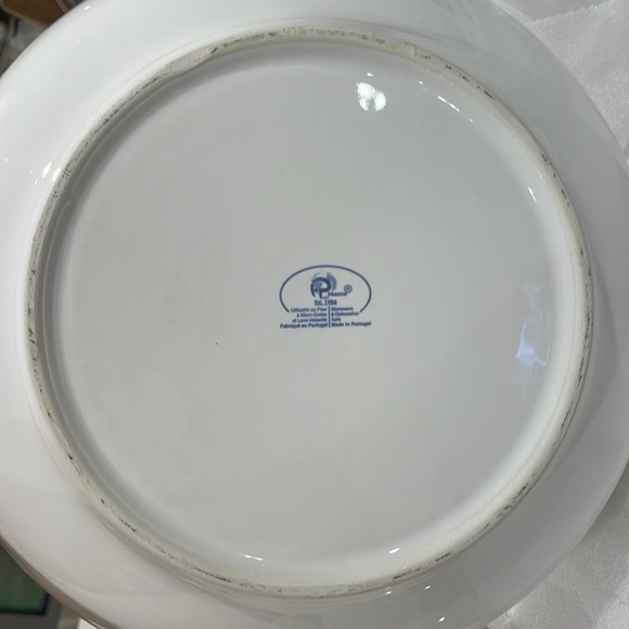 Large white porcelain serving bowls - Picture 3 of 4